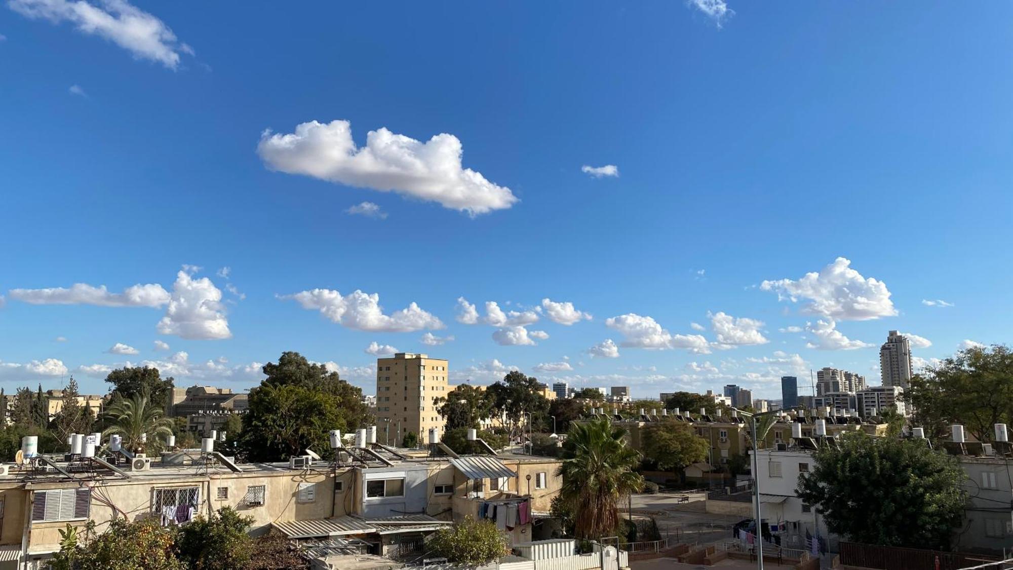 דירה יפיפיה! מיקום מעולה! אוניברסיטת בן גוריון, סורוקה, שוק, פארק! Appartement Beersheba Buitenkant foto